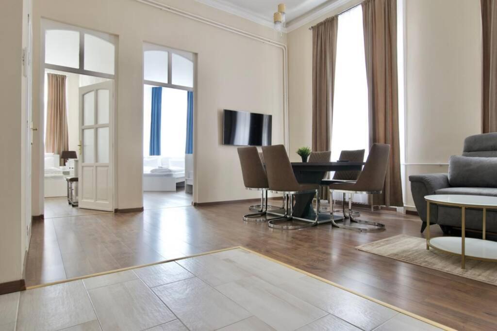 Premium Apartment By Hi5-Vaci Str. 3 Bedroom Budapest Ngoại thất bức ảnh