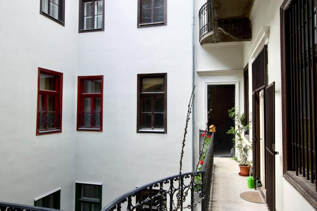 Premium Apartment By Hi5-Vaci Str. 3 Bedroom Budapest Ngoại thất bức ảnh