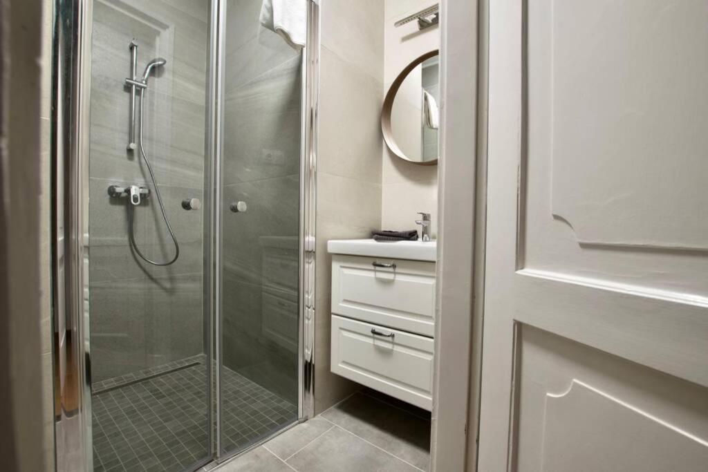 Premium Apartment By Hi5-Vaci Str. 3 Bedroom Budapest Ngoại thất bức ảnh