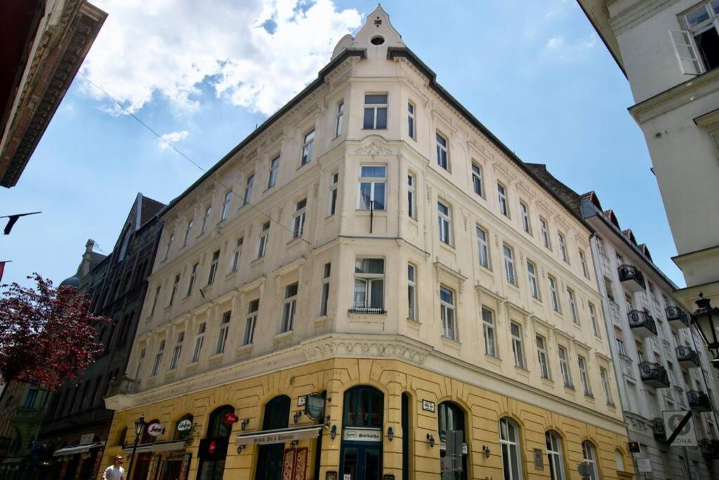Premium Apartment By Hi5-Vaci Str. 3 Bedroom Budapest Ngoại thất bức ảnh