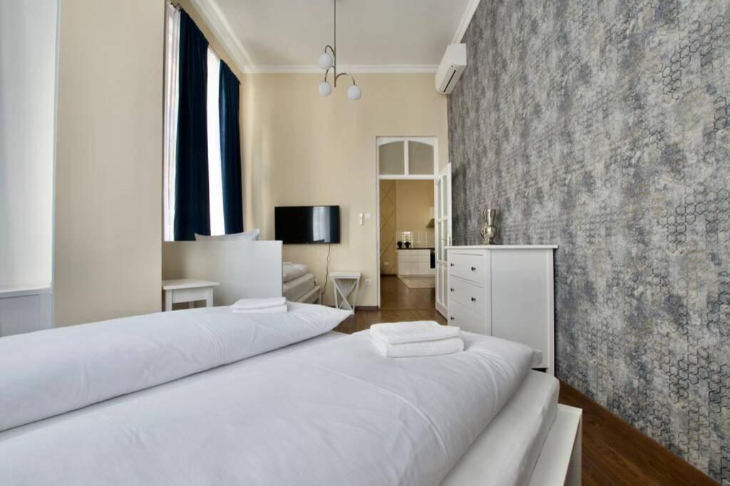 Premium Apartment By Hi5-Vaci Str. 3 Bedroom Budapest Ngoại thất bức ảnh